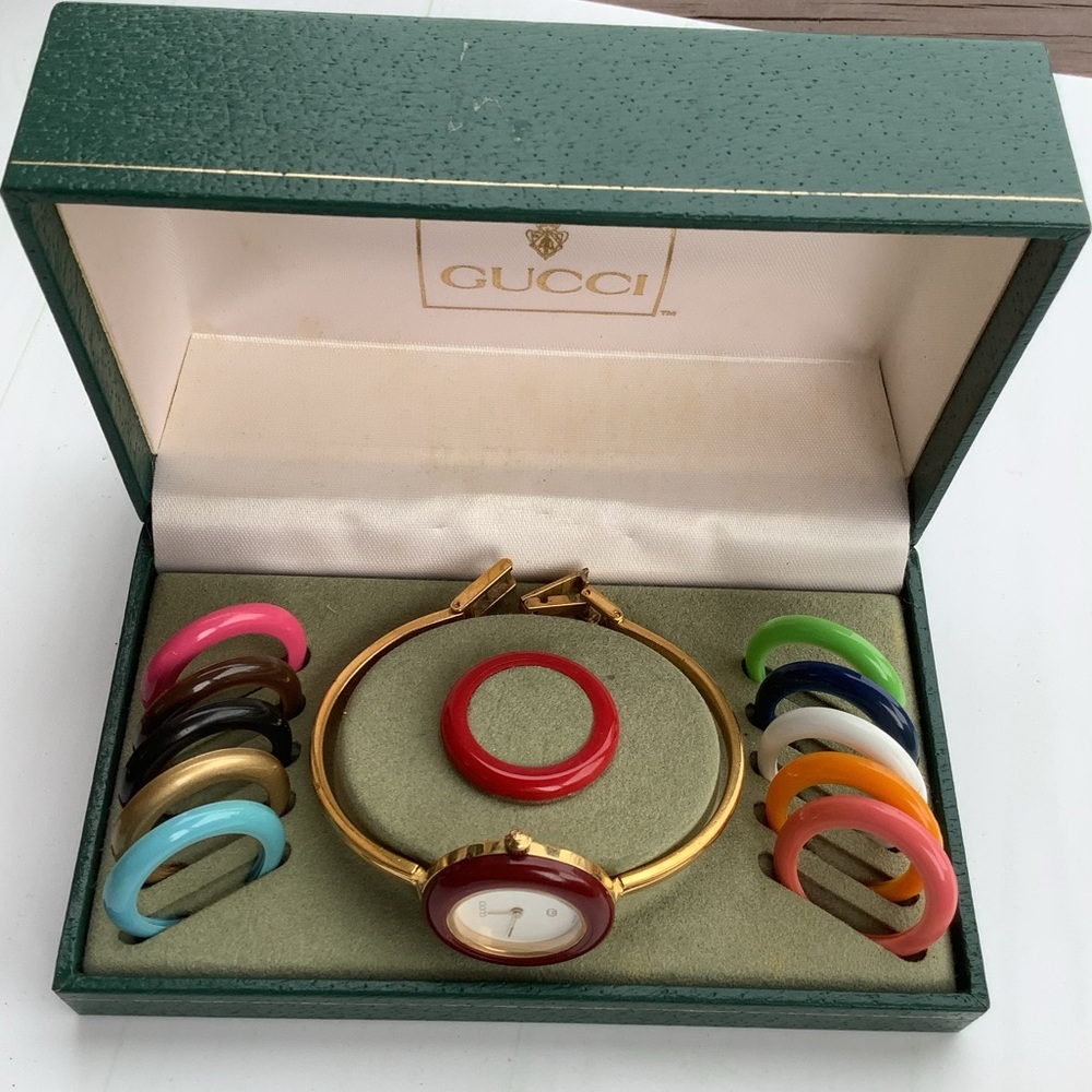 Authentic GUCCI interchangeable bezel watch set 🌟🌟